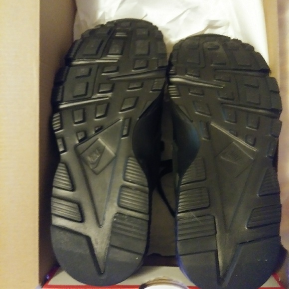 Nike Huraches - Picture 2 of 2